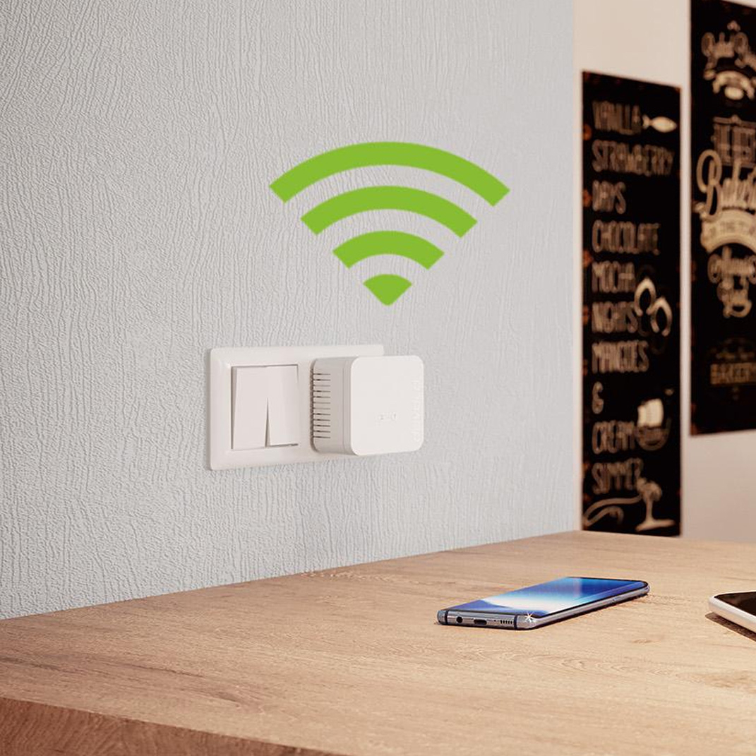 Ein devolo Magic 1 WiFi mini sendet WLAN-Wellen an umliegende Endgeräte aus.