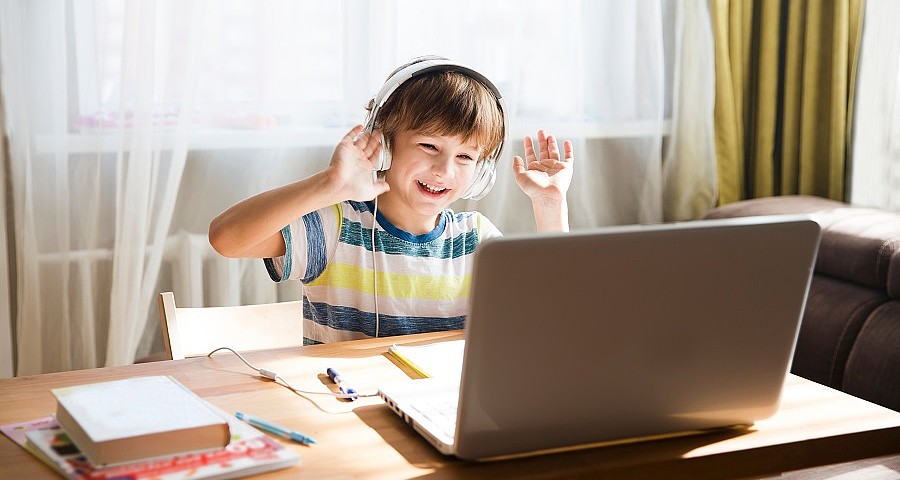 Lernen im digitalen Klassenzimmer: so klappt der Unterricht zu Hause Lernen im digitalen Klassenzimmer: so klappt der Unterricht zu Hause